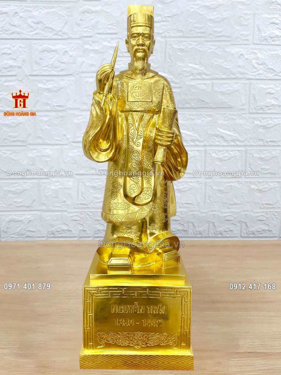 Pho tượng Nguyễn Trãi bằng đồng được nghệ nhân chế tác hoàn toàn thủ công truyền thống